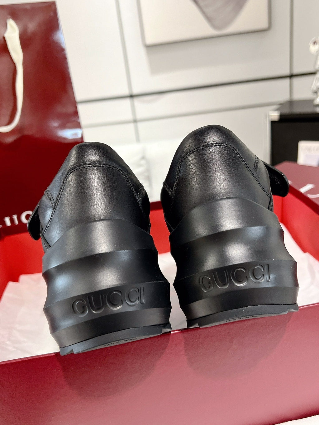 GUCCI WAVE SNEAKER IN BLACK CALFSKIN