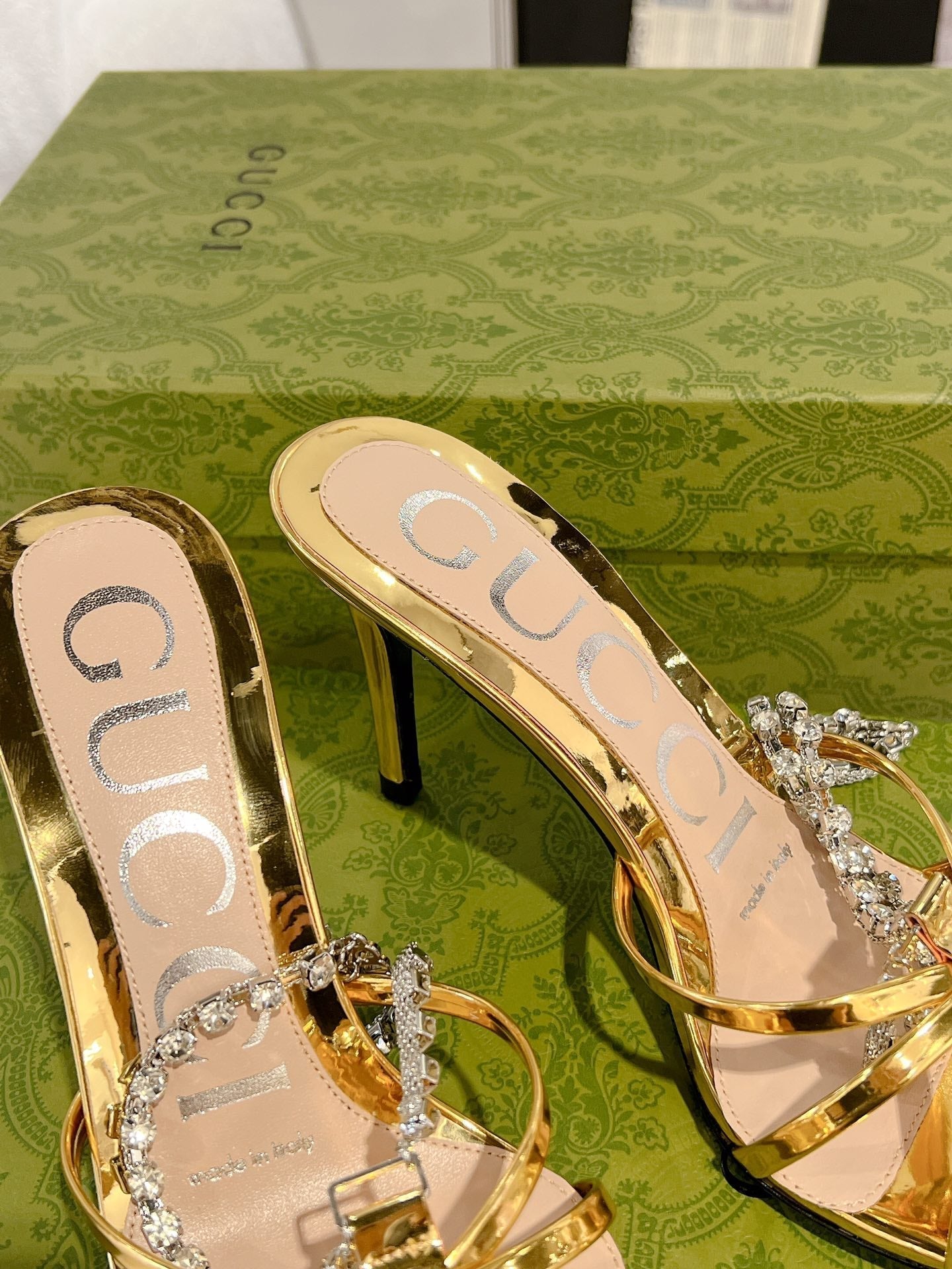 GUCCI STRAPPY SANDAL WITH RHINESTONE CHAIN IN GOLD PATENT LEATHER