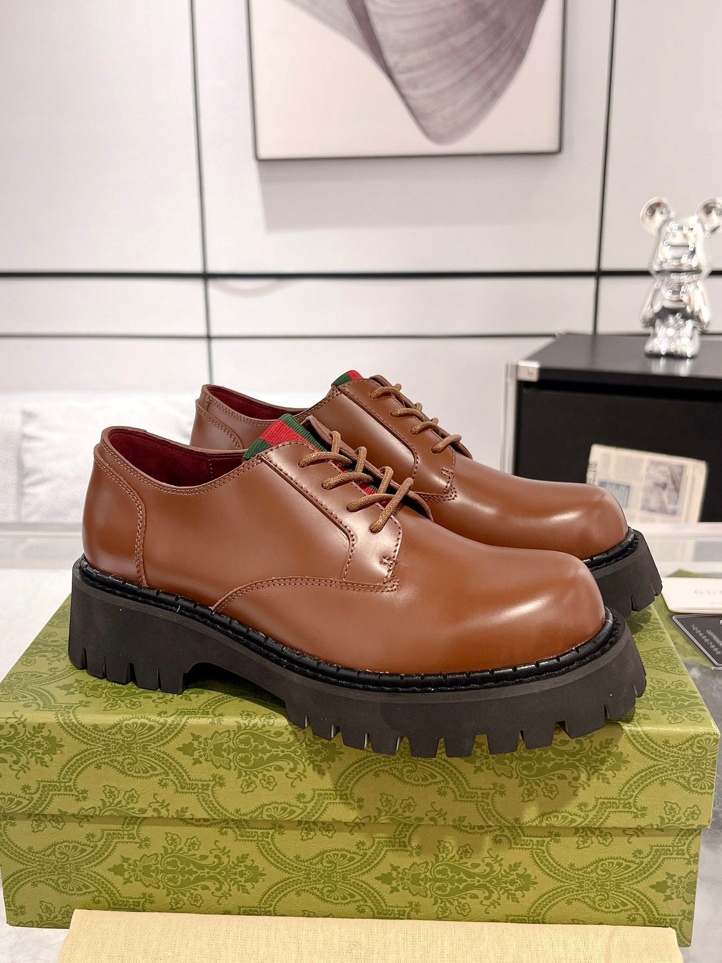 GUCCI LACE-UP LOAFER WITH WEB IN CARAMEL BROWN SHINY LEATHER