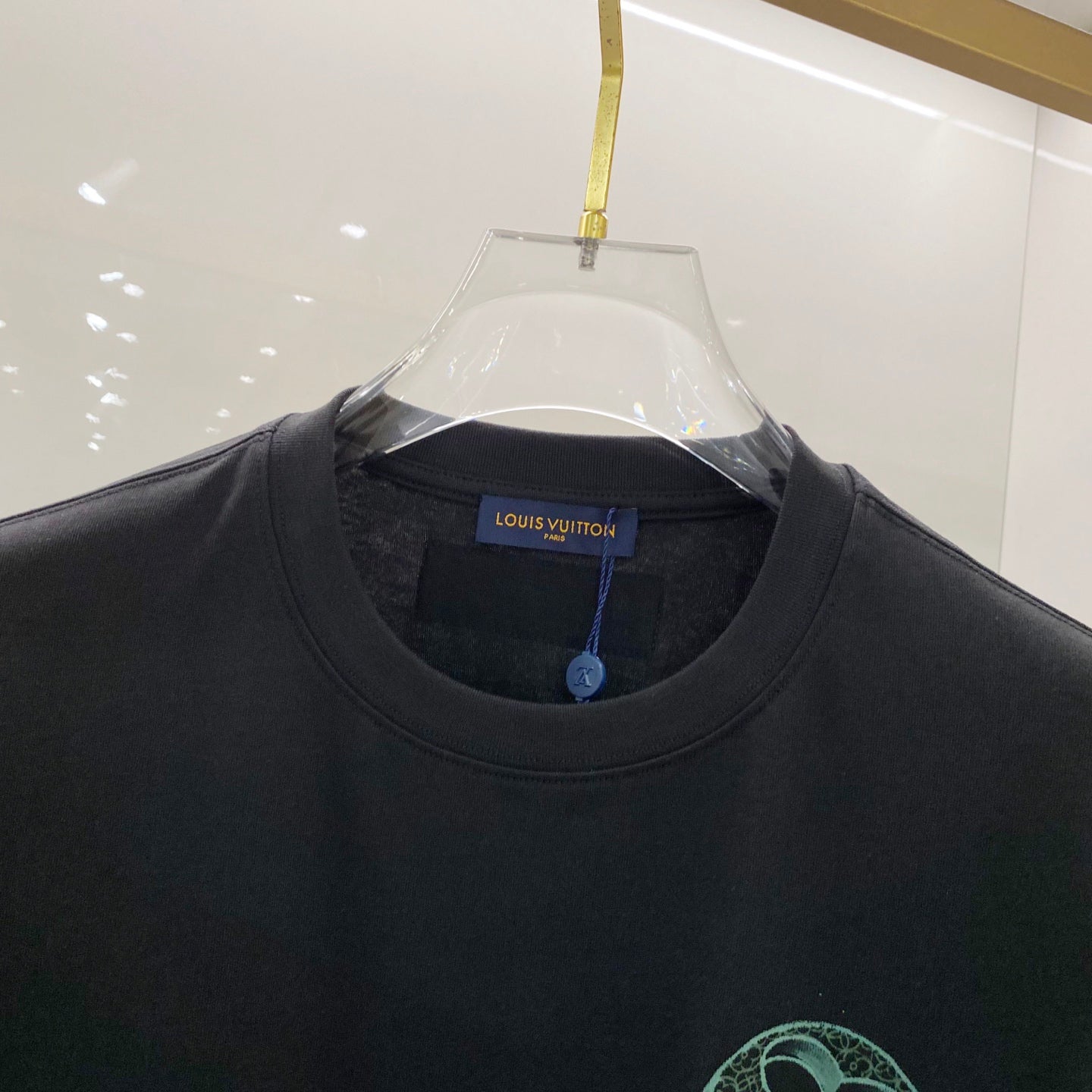 LOUIS VUITTON LV T-SHIRT BLACK COTTON HAND-PAINTED LOGO 238850