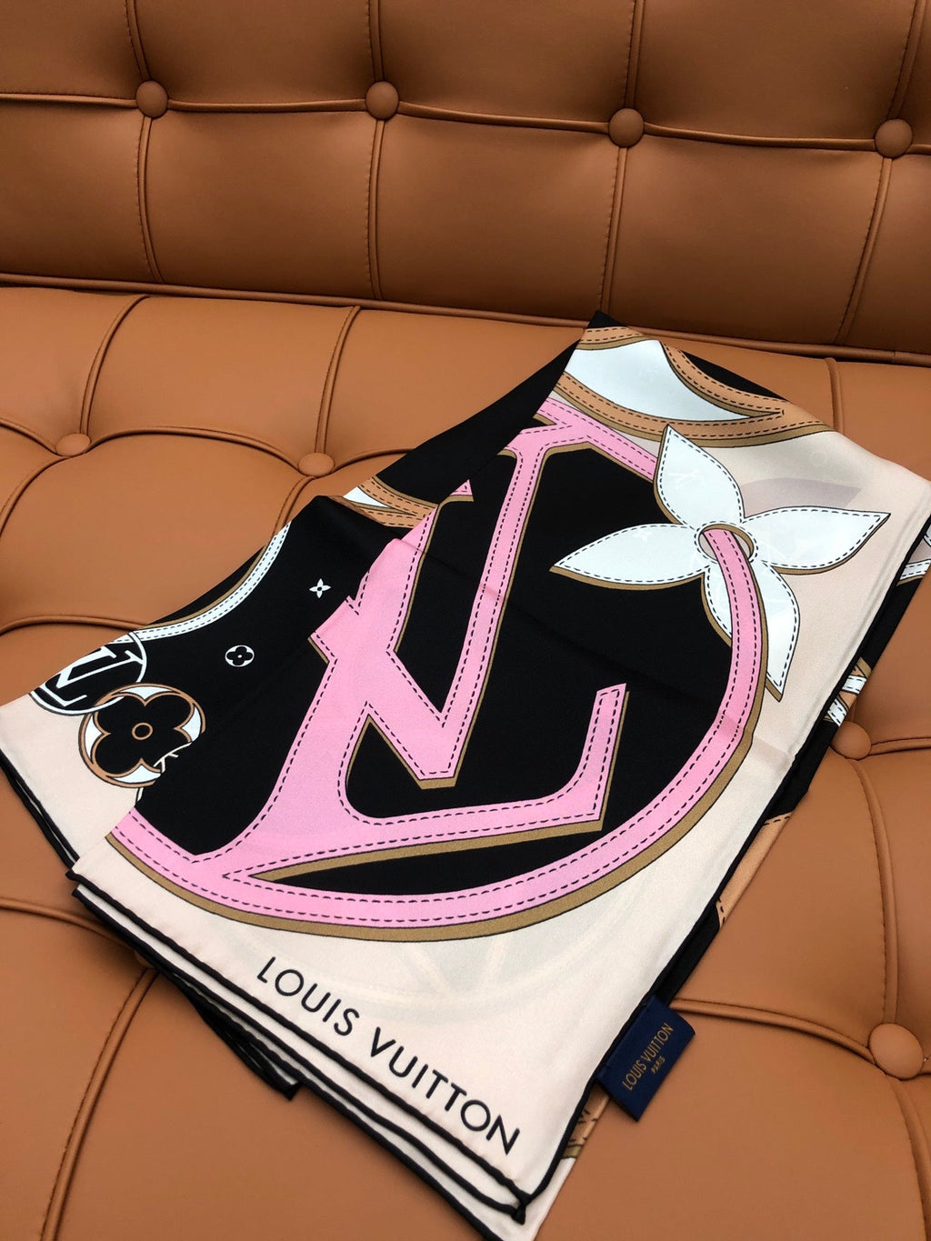 LOUIS VUITTON LV SCARF 90 CM IN SILK 704579