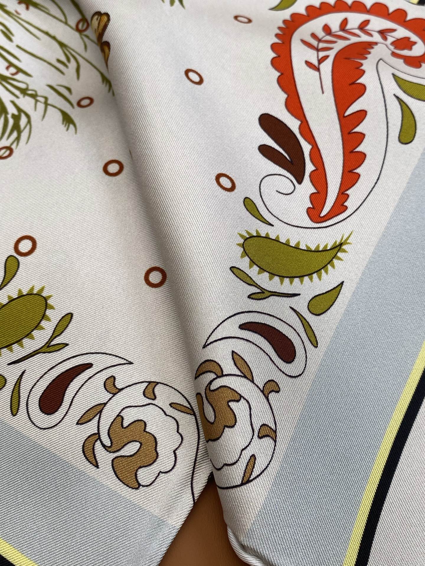 HERMES HERMES 25S SCARF 90 IN SILK 703672