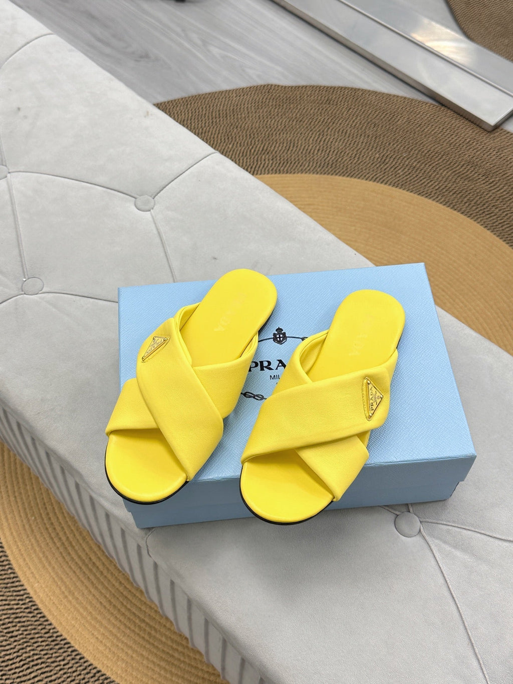 PRADA 25S SLIDE SANLS IN YELLOW CALFSKIN LOGO