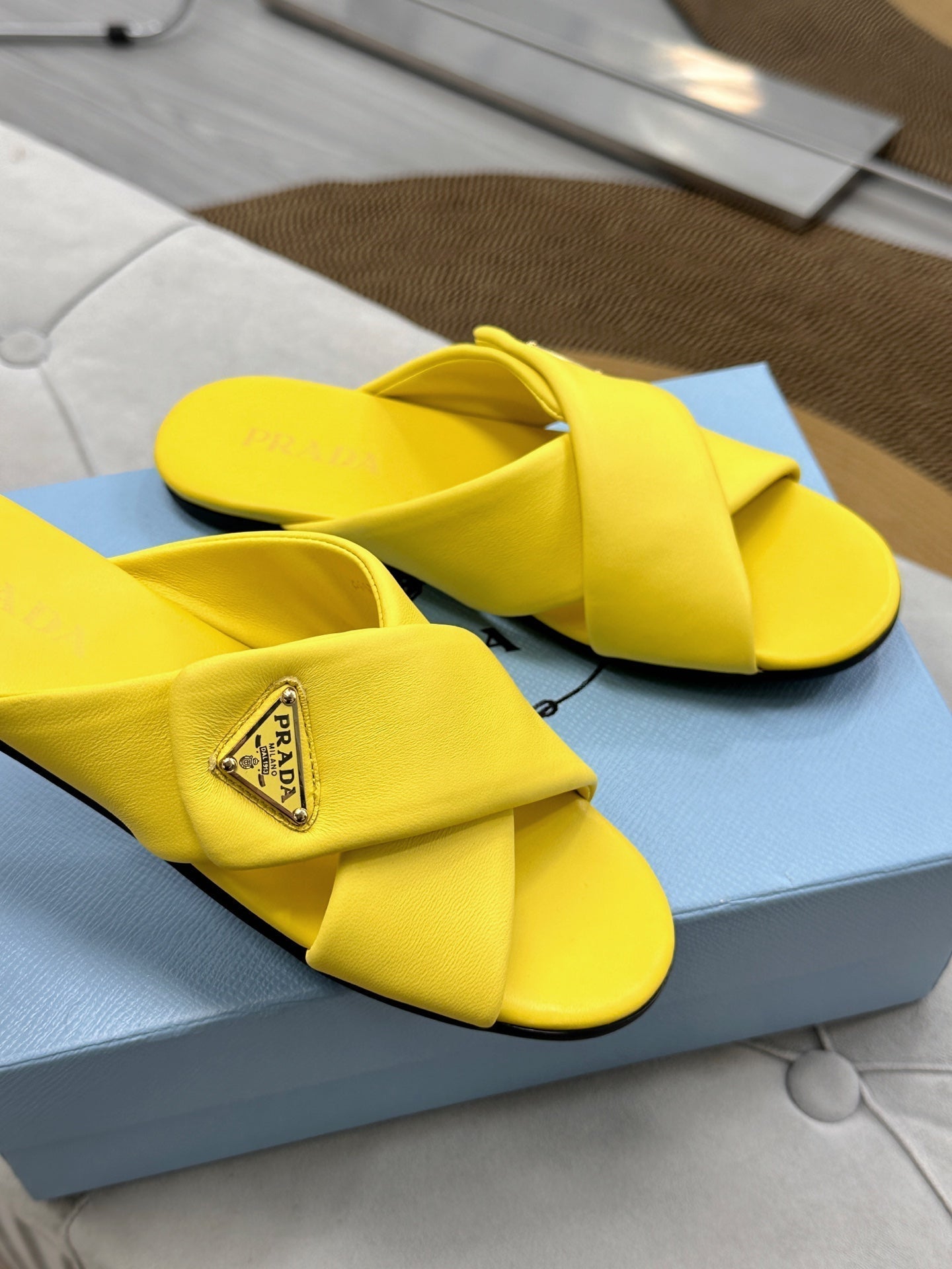 PRADA 25S SLIDE SANLS IN YELLOW CALFSKIN LOGO