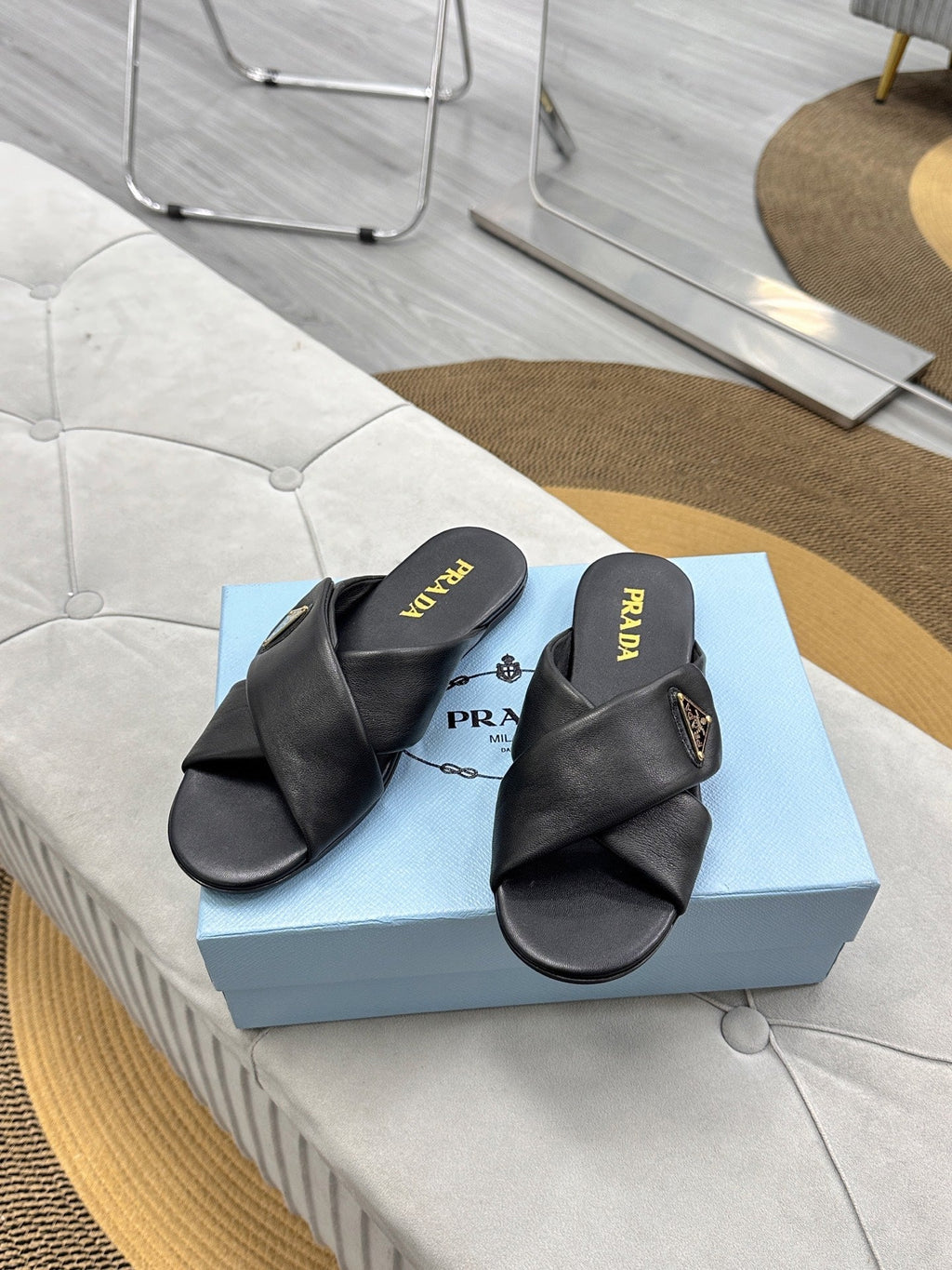 PRADA 25S SLIDE SANLS IN BLACK CALFSKIN LOGO