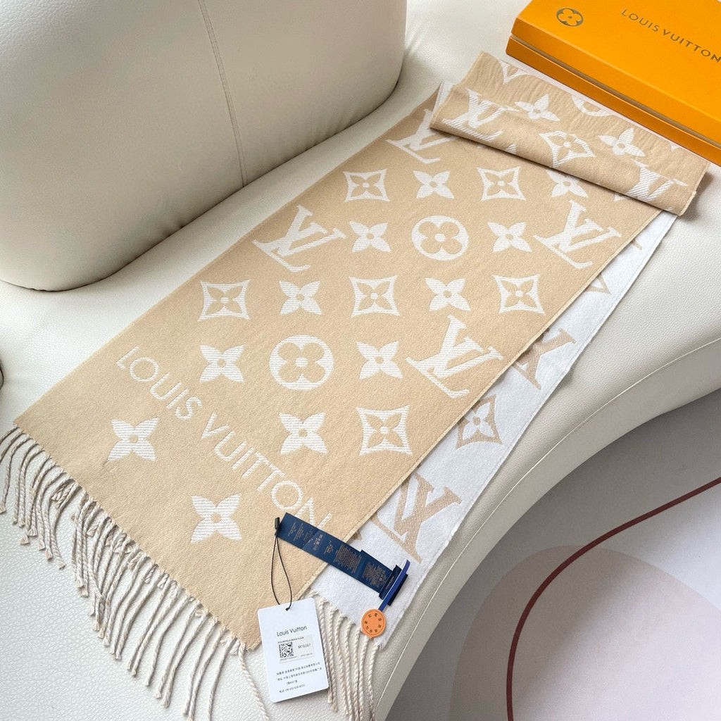LOUIS VUITTON ESSENTIAL SCARF 186 CM IN CAMEL BEIGE WOOL 399775