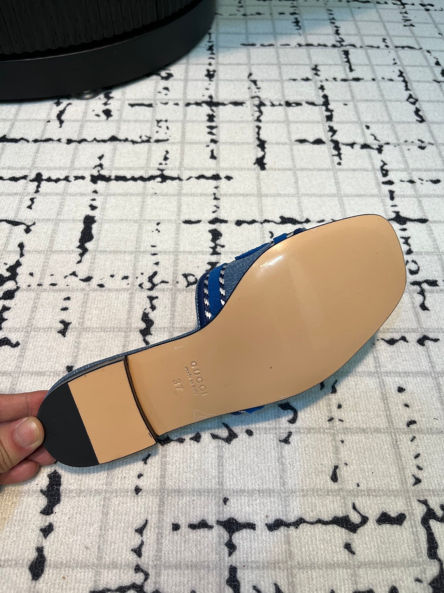 GUCCI SLIDE SANDAL WITH  SCRIPT STONE DENIM