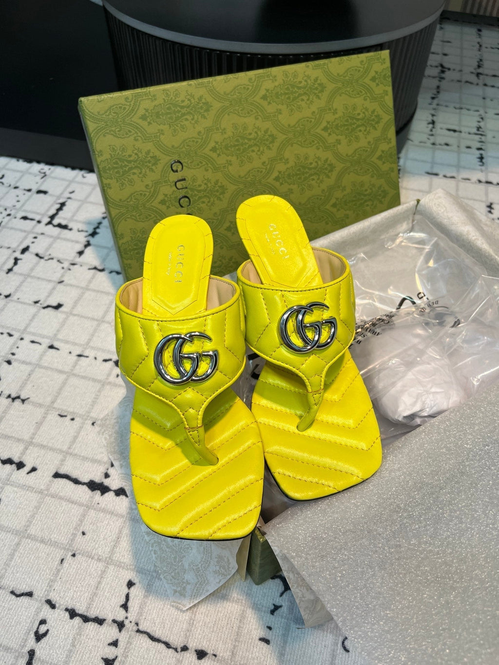 GUCCI THONG SANDALS 55 LEMON CALKSKIN