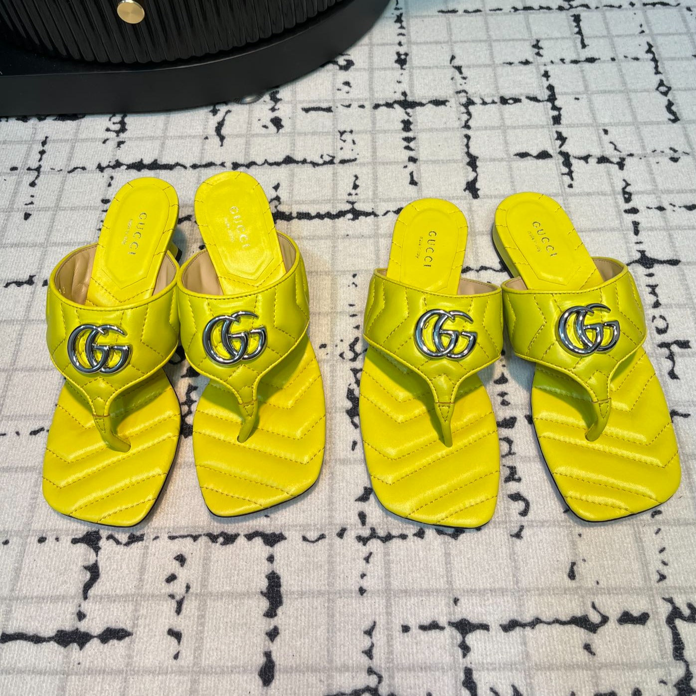 GUCCI THONG SANDALS 55 LEMON CALKSKIN