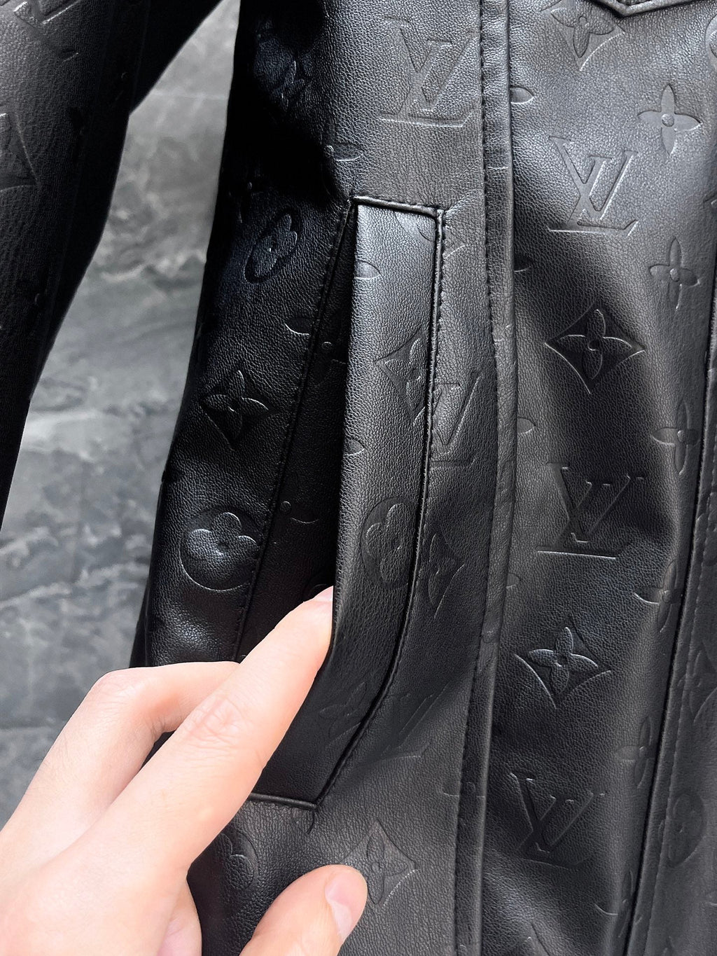 LOUIS VUITTON LV BLACK CALFSKIN JACKET 239566
