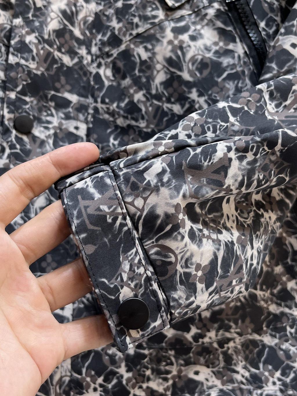LOUIS VUITTON LV BLACK MIX WHITE MONOGRAM JACKET 239557