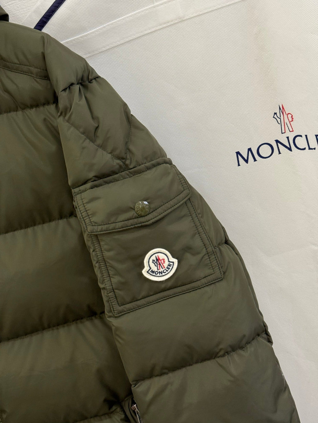 MONCLER 25S SHORT HOODED PUFFER JACKET 325