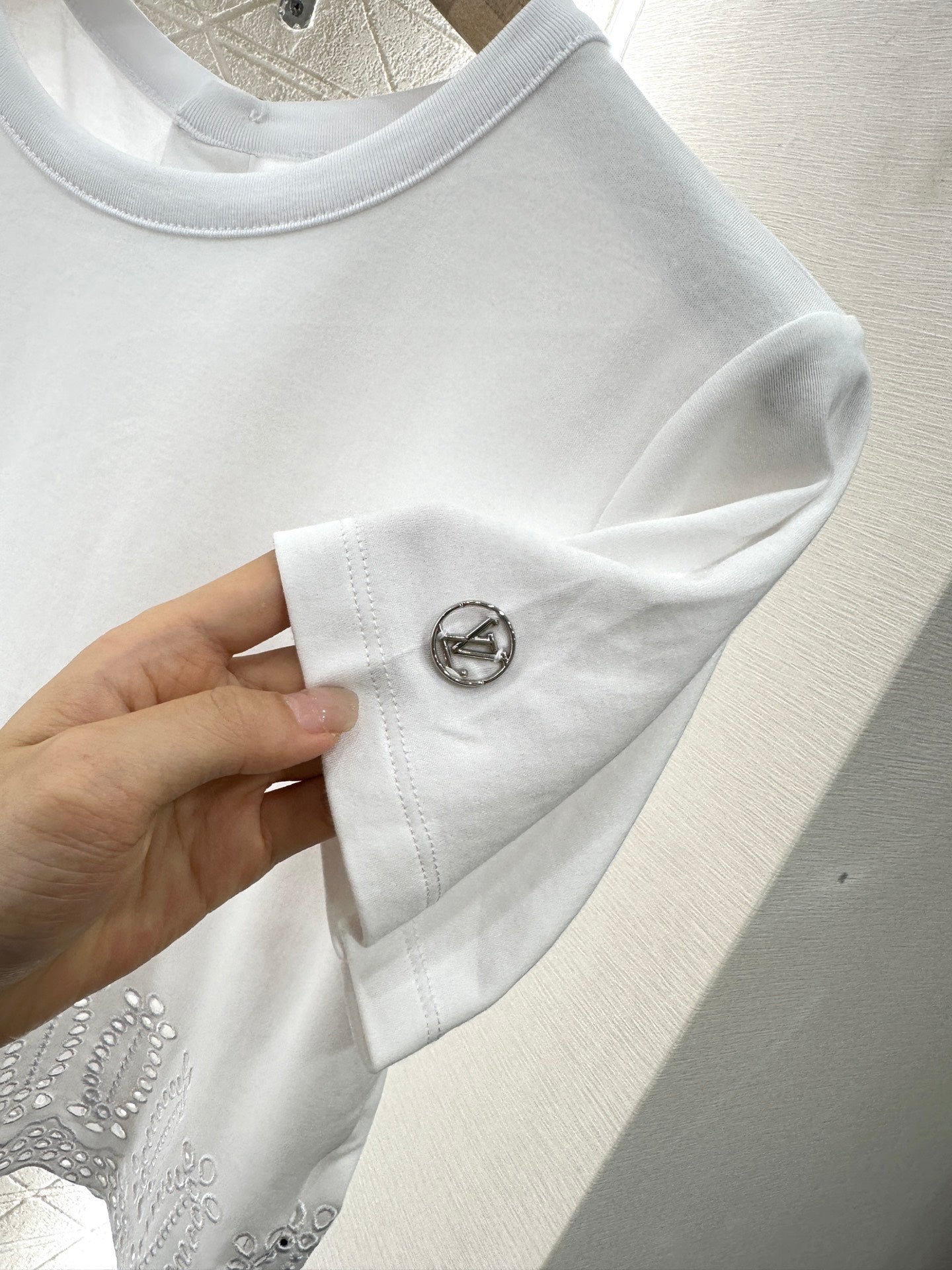 LOUIS VUITTON LV 25S EMBROIDERED CROP TEE IN COTTON 265558