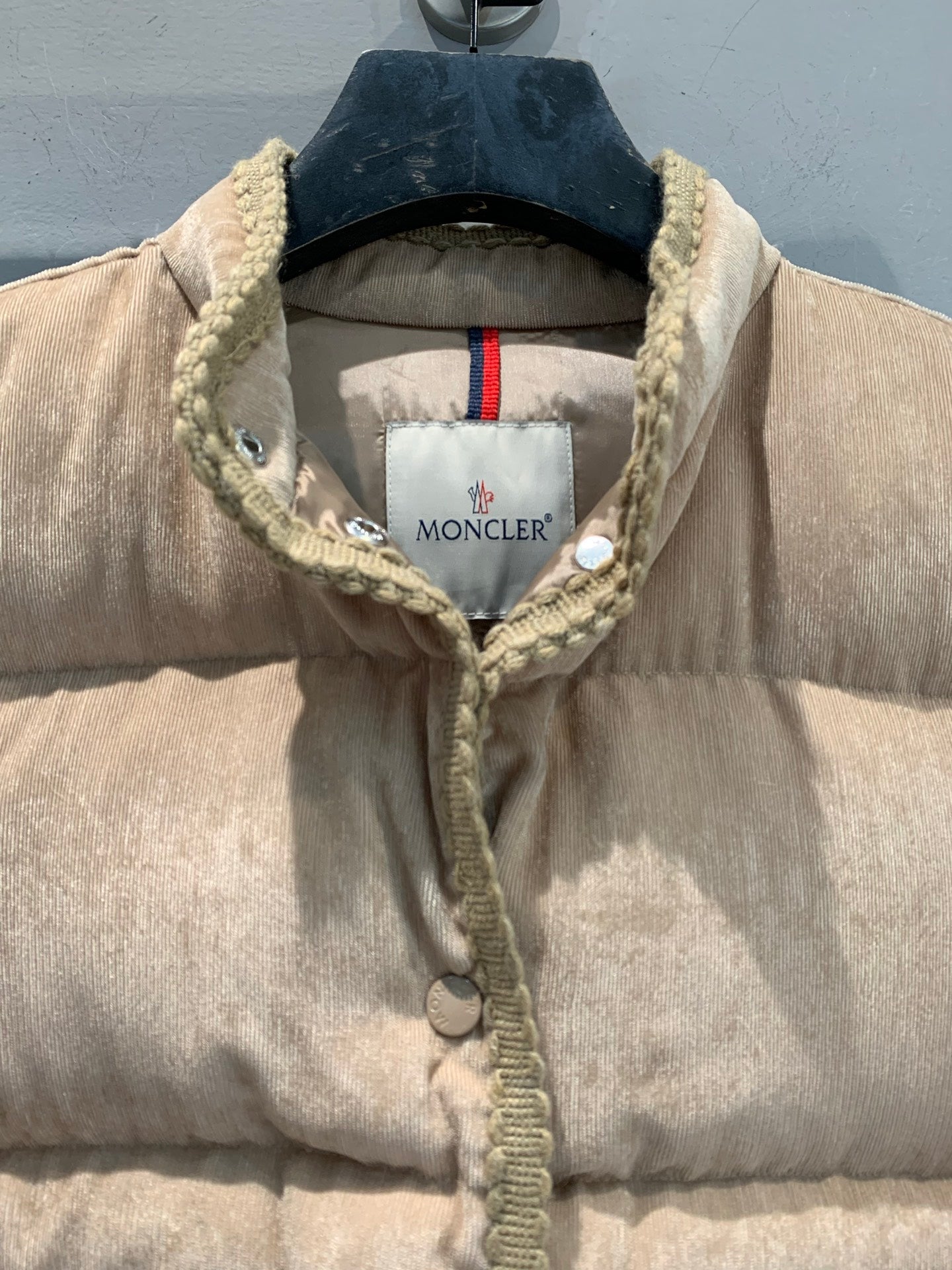 MONCLER 25S SHORT VELVET DOWN JACKET 346