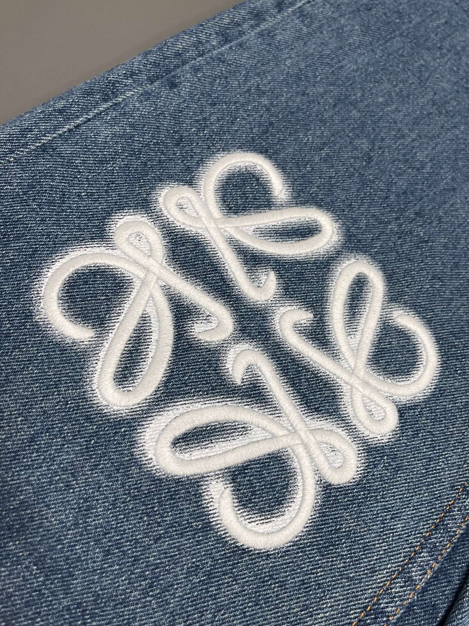 Loew White Anagram Blue Jean