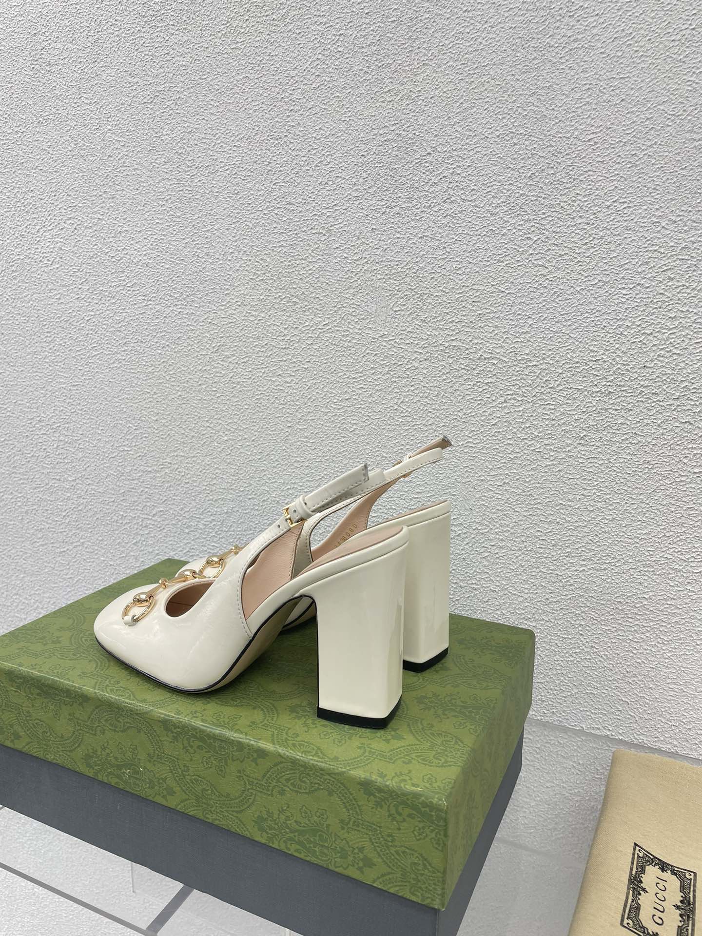 GUCCI WOMEN'S HORSEBIT SLINGBACK 95MM IN WHITE CALFSKIN