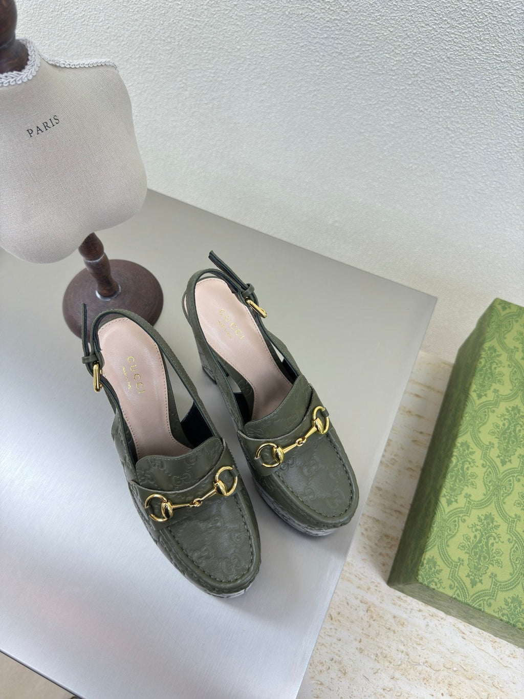 GUCCI WOMEN'S HORSEBIT PLATFORM LOAFER SLINGBACK IN UNIFORM GREEN EMBOSSED CALFSKIN