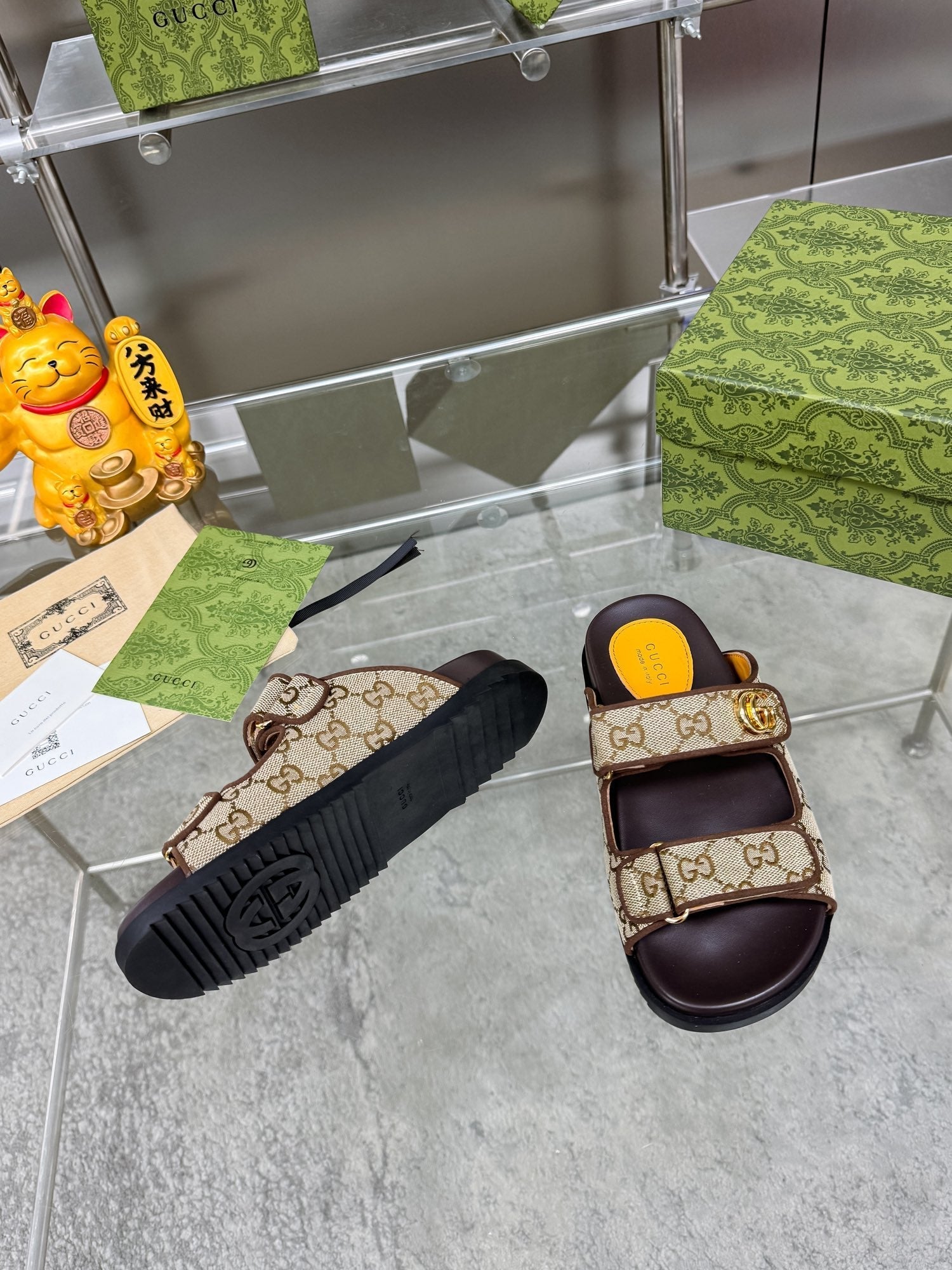 GUCCI SANDALS IN DARK BROWN CALFSKIN AND BEIGE FABRIC WITH GOLD HARDWARE
