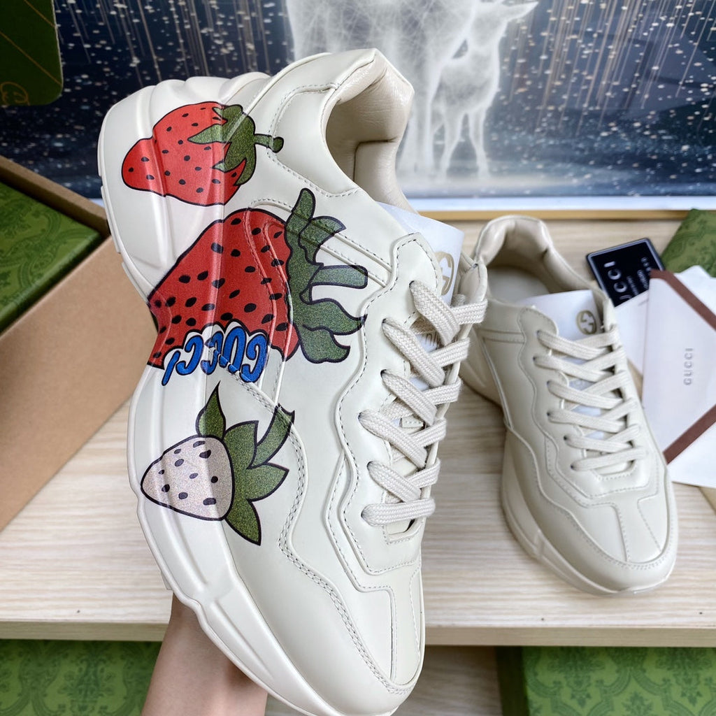 GUCCI COUPLE TRAINER WHITE CALFSKIN WITH STRAWBERRY ICON