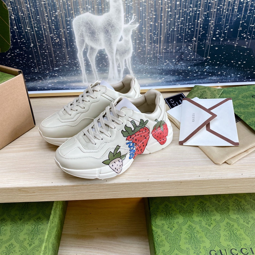GUCCI COUPLE TRAINER WHITE CALFSKIN WITH STRAWBERRY ICON