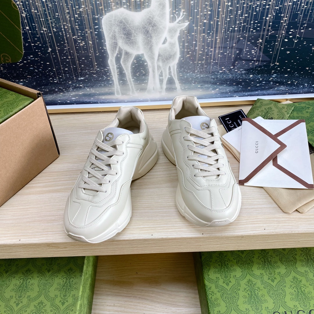 GUCCI COUPLE TRAINER WHITE CALFSKIN WITH STRAWBERRY ICON