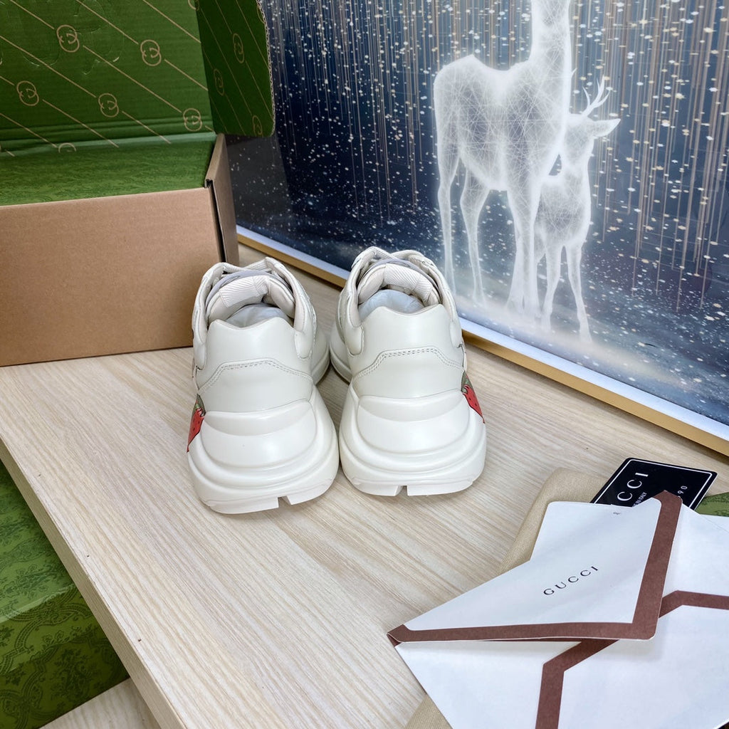 GUCCI COUPLE TRAINER WHITE CALFSKIN WITH STRAWBERRY ICON