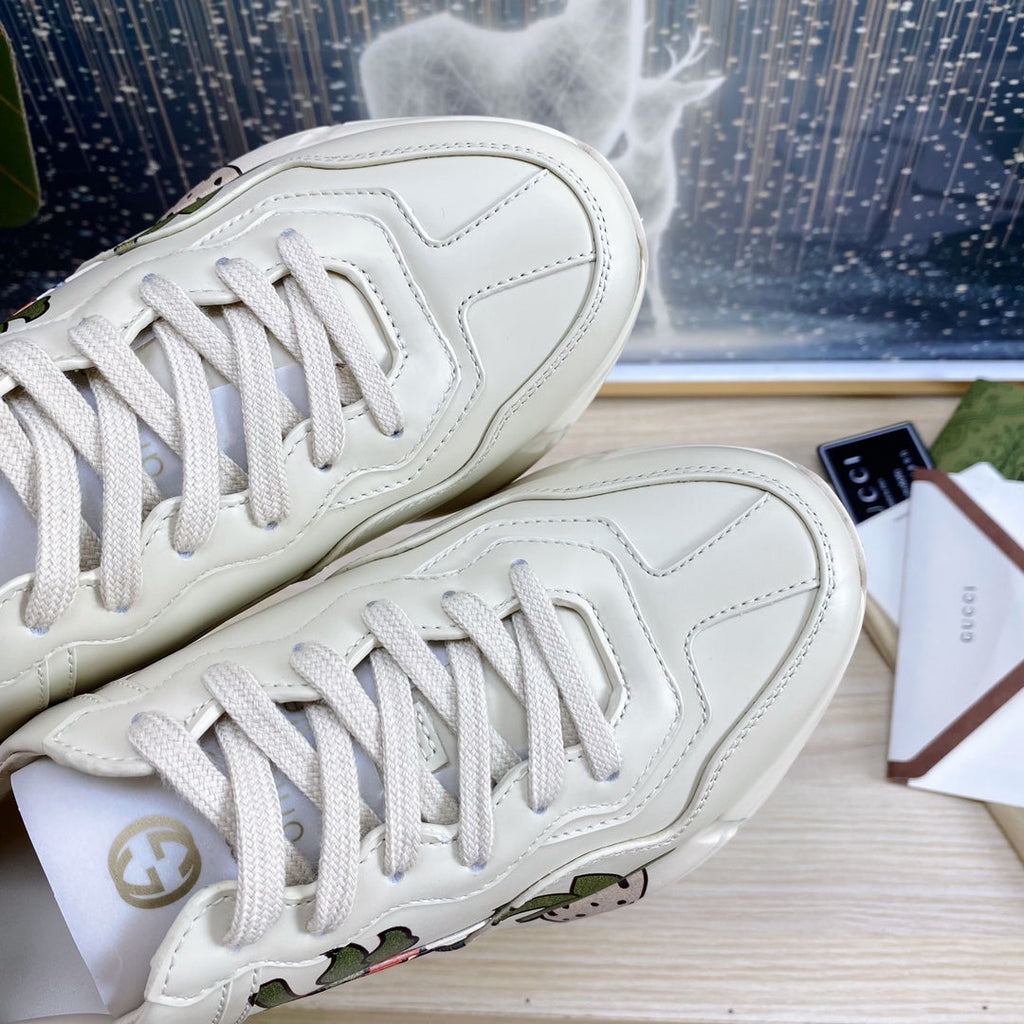 GUCCI COUPLE TRAINER WHITE CALFSKIN WITH STRAWBERRY ICON