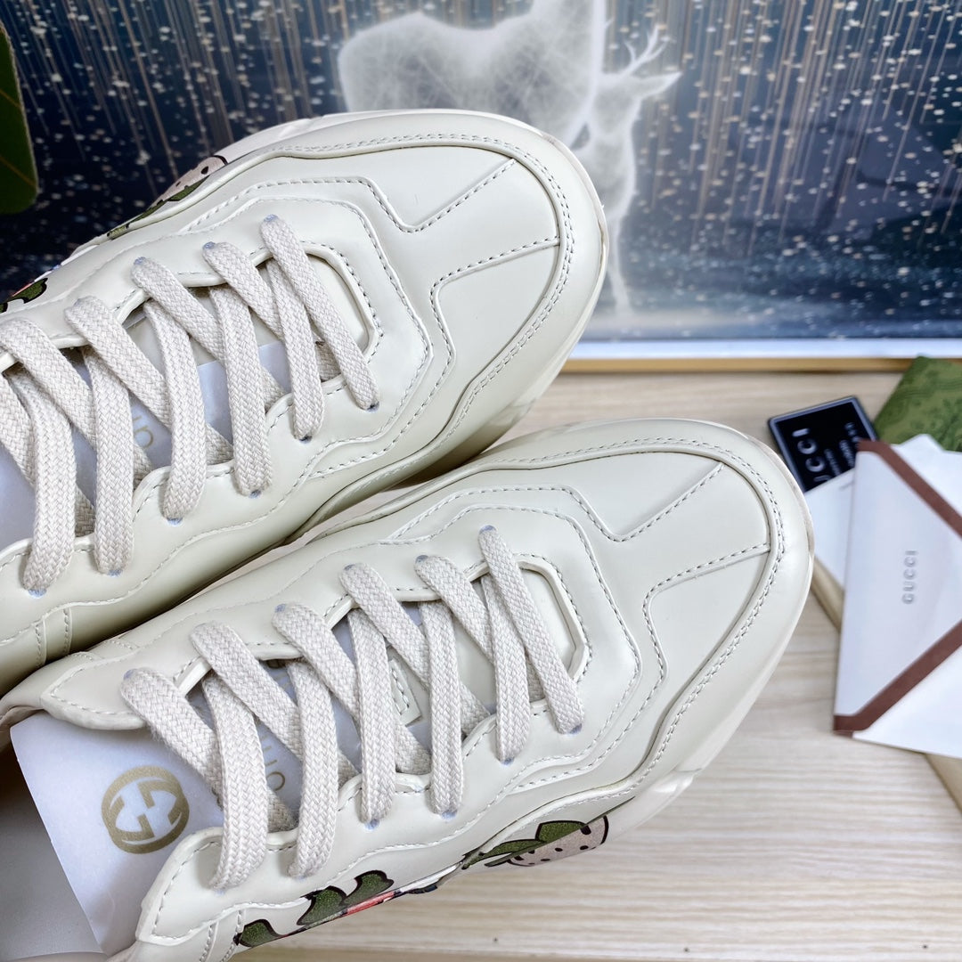 GUCCI COUPLE TRAINER WHITE CALFSKIN WITH STRAWBERRY ICON