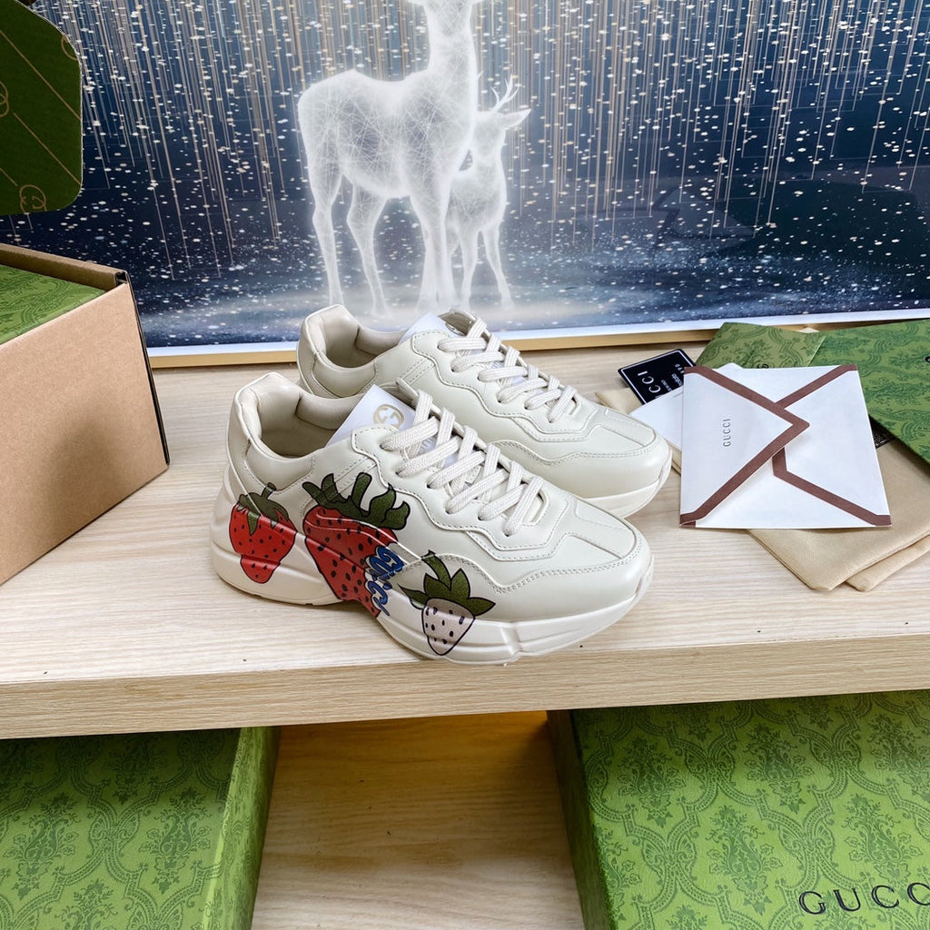 GUCCI COUPLE TRAINER WHITE CALFSKIN WITH STRAWBERRY ICON