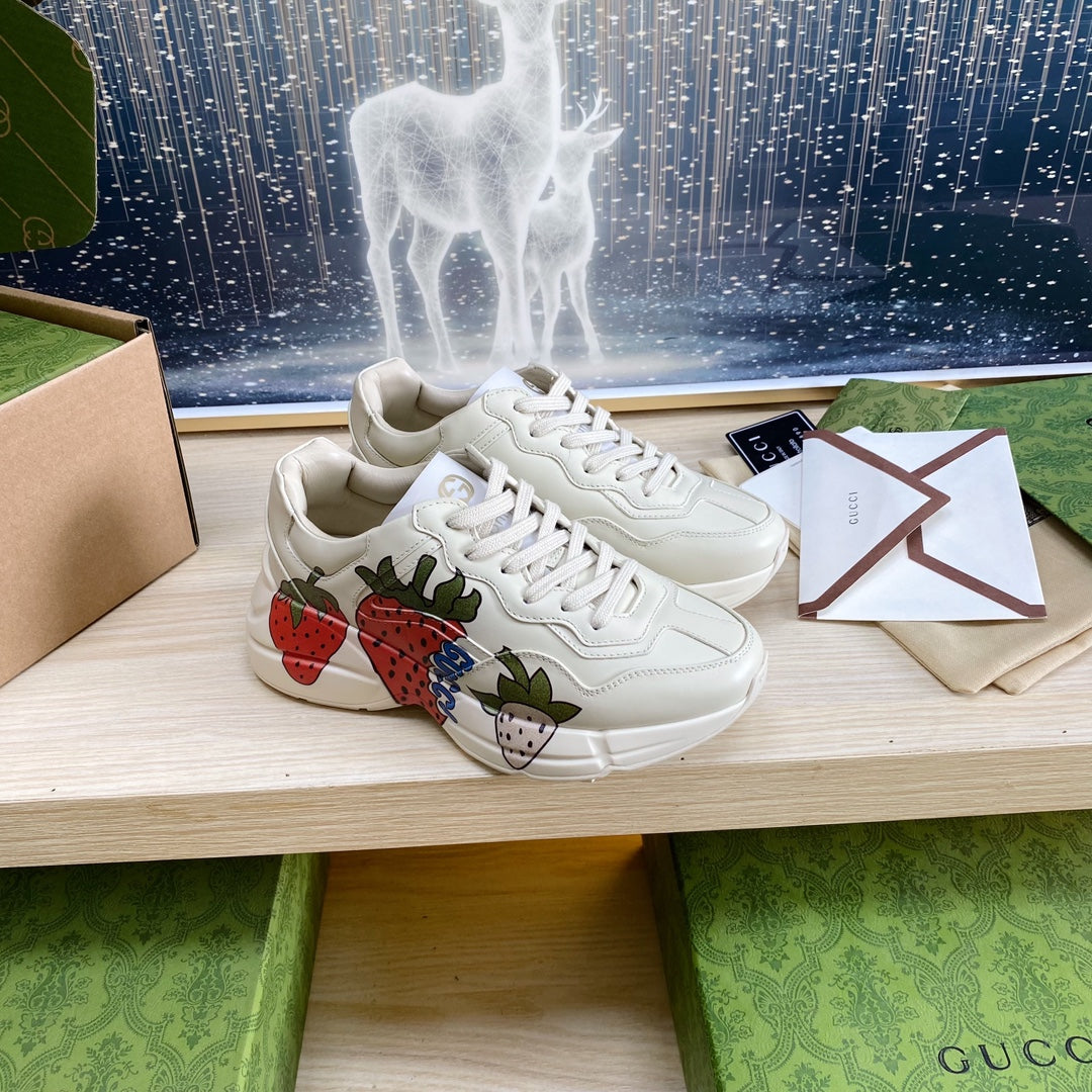 GUCCI COUPLE TRAINER WHITE CALFSKIN WITH STRAWBERRY ICON