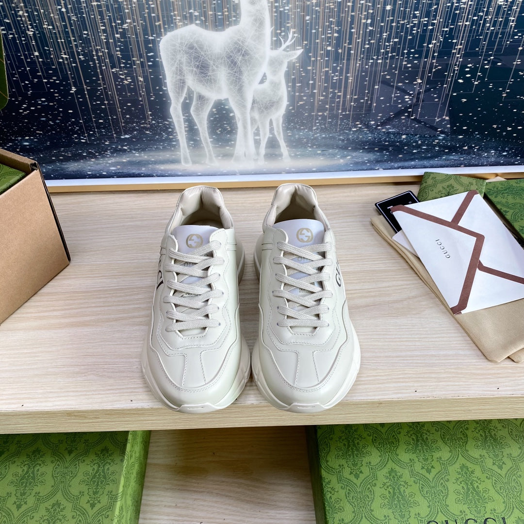 GUCCI COUPLE TRAINER WHITE CALFSKIN WITH TWO CATS ICON