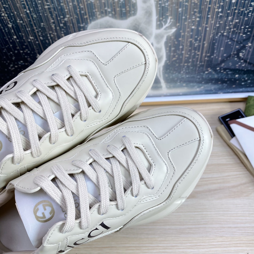 GUCCI COUPLE TRAINER WHITE CALFSKIN WITH TWO CATS ICON
