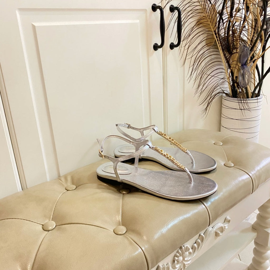 GUCCI SIGNORINA THONG SANDALS IN SILVER SHEEPSKIN