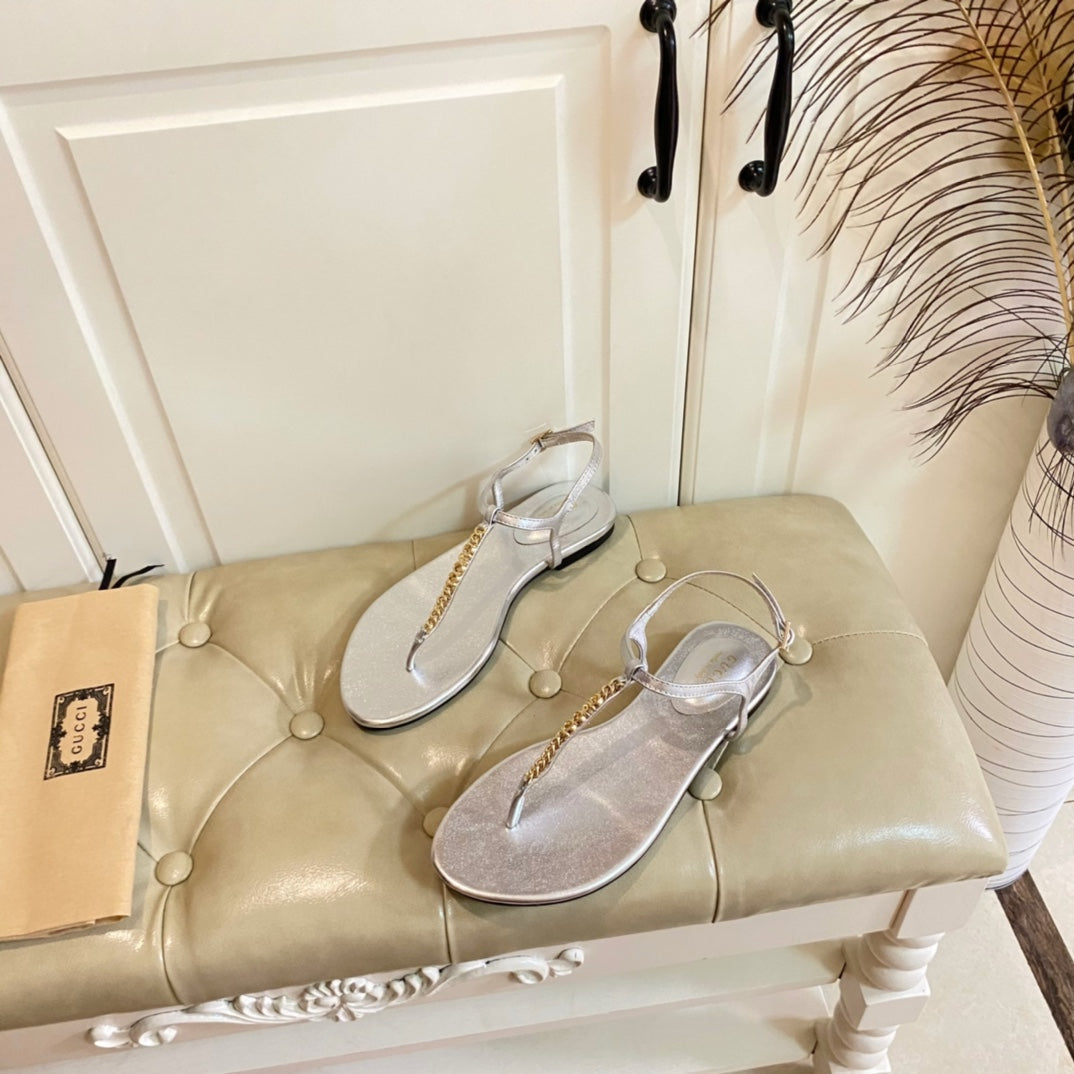 GUCCI SIGNORINA THONG SANDALS IN SILVER SHEEPSKIN
