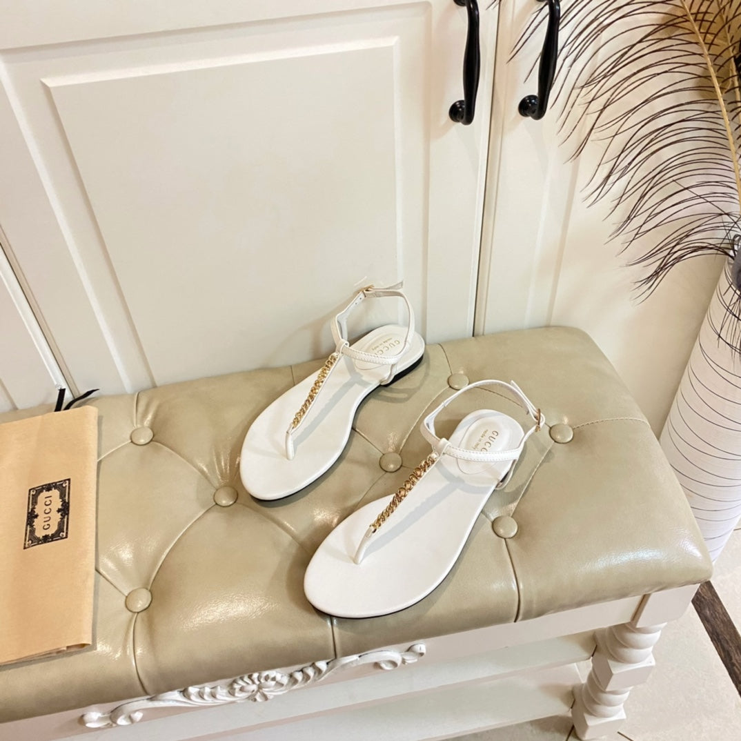 GUCCI SIGNORINA THONG SANDALS IN WHITE SHEEPSKIN