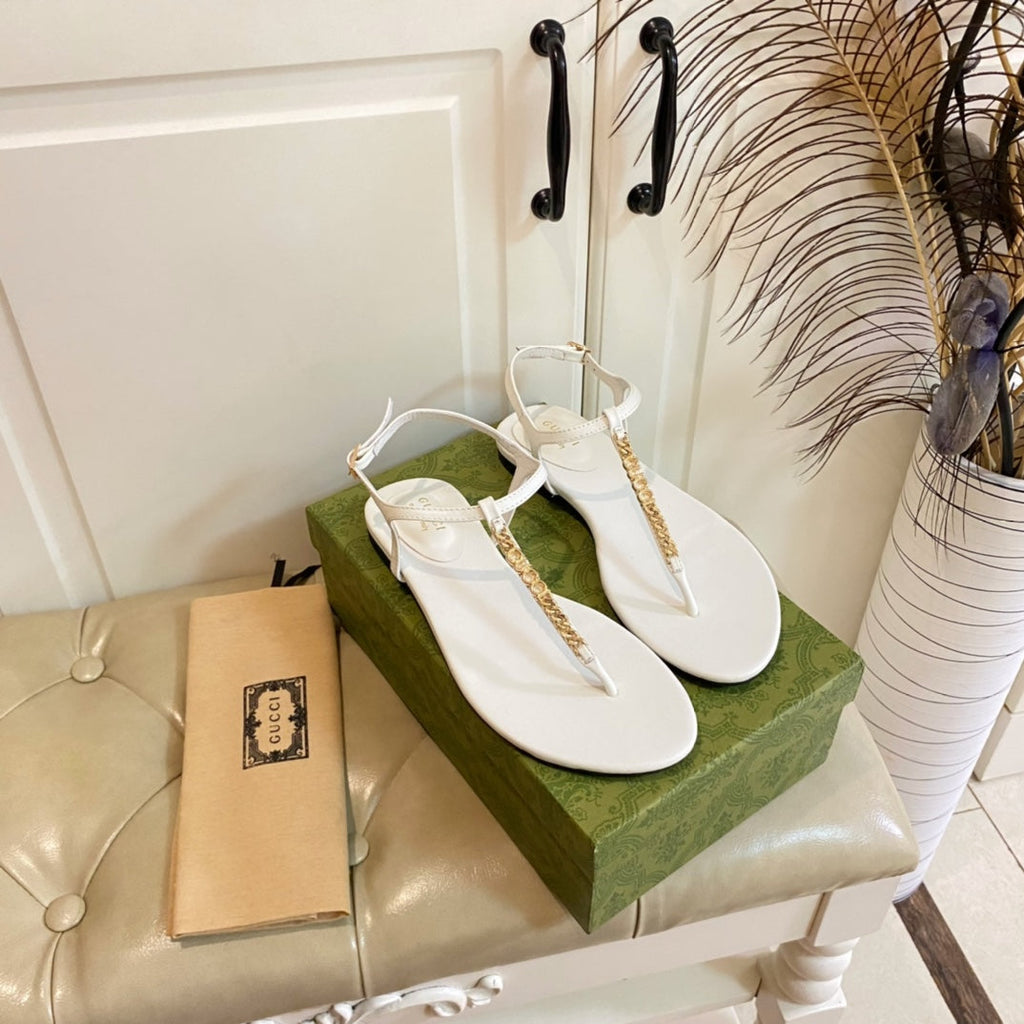 GUCCI SIGNORINA THONG SANDALS IN WHITE SHEEPSKIN