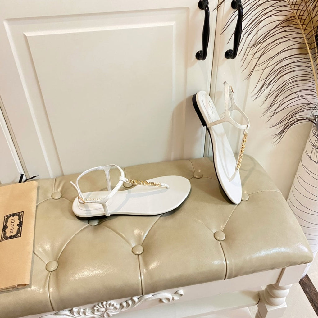 GUCCI SIGNORINA THONG SANDALS IN WHITE SHEEPSKIN