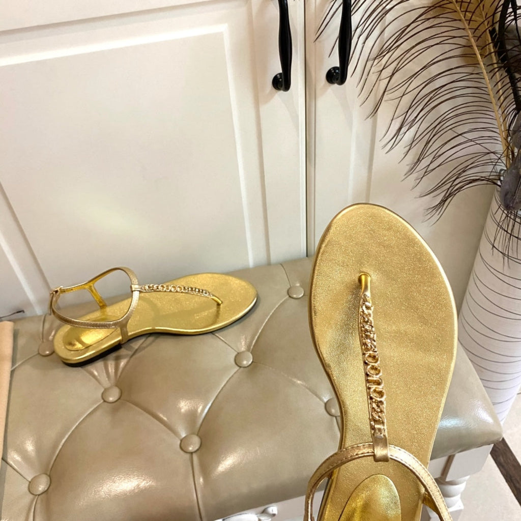GUCCI SIGNORINA THONG SANDALS IN GOLD SHEEPSKIN