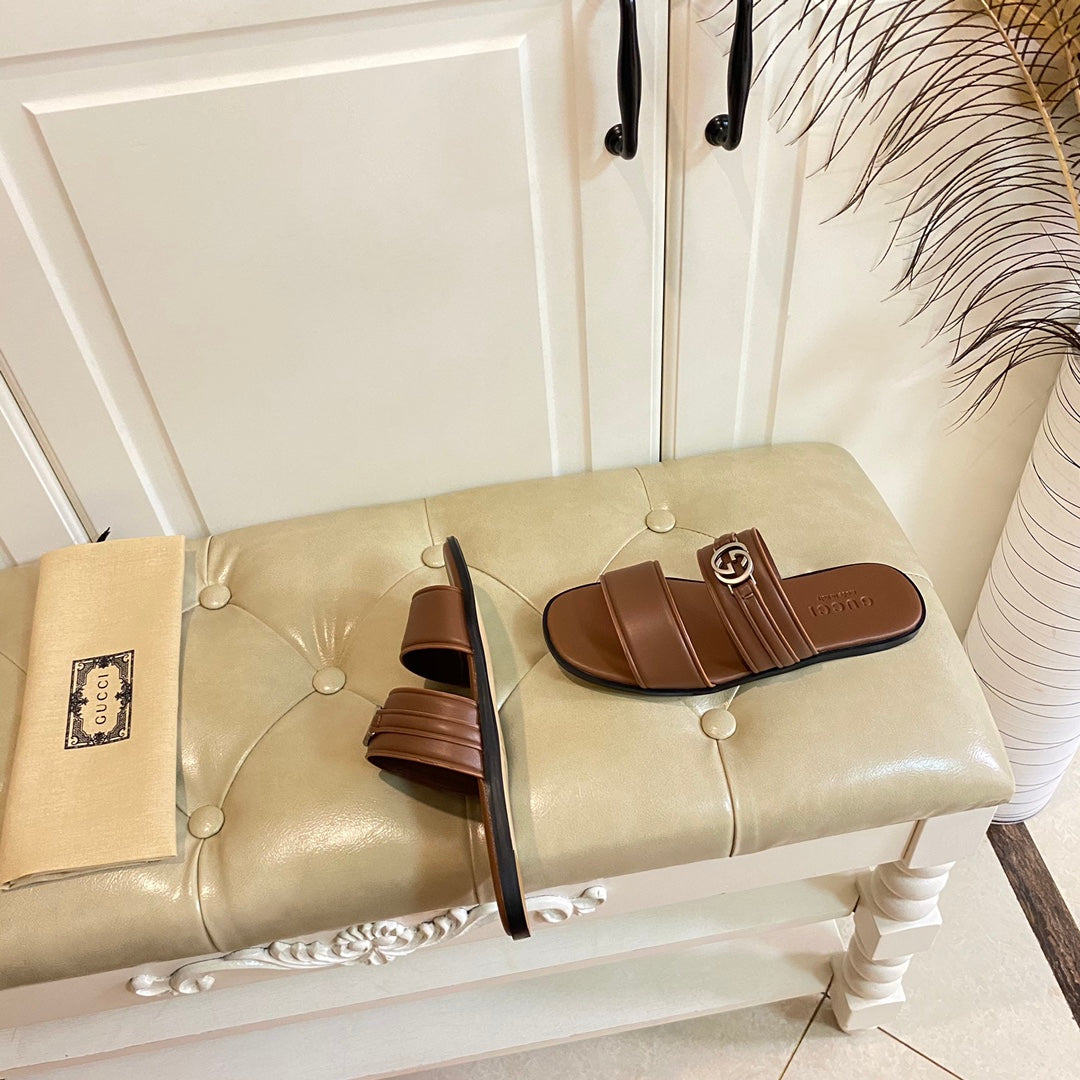 GUCCI SANDAL WITH ROUND INTERLOCKING G IN CARAMEL BROWN CALFSKIN