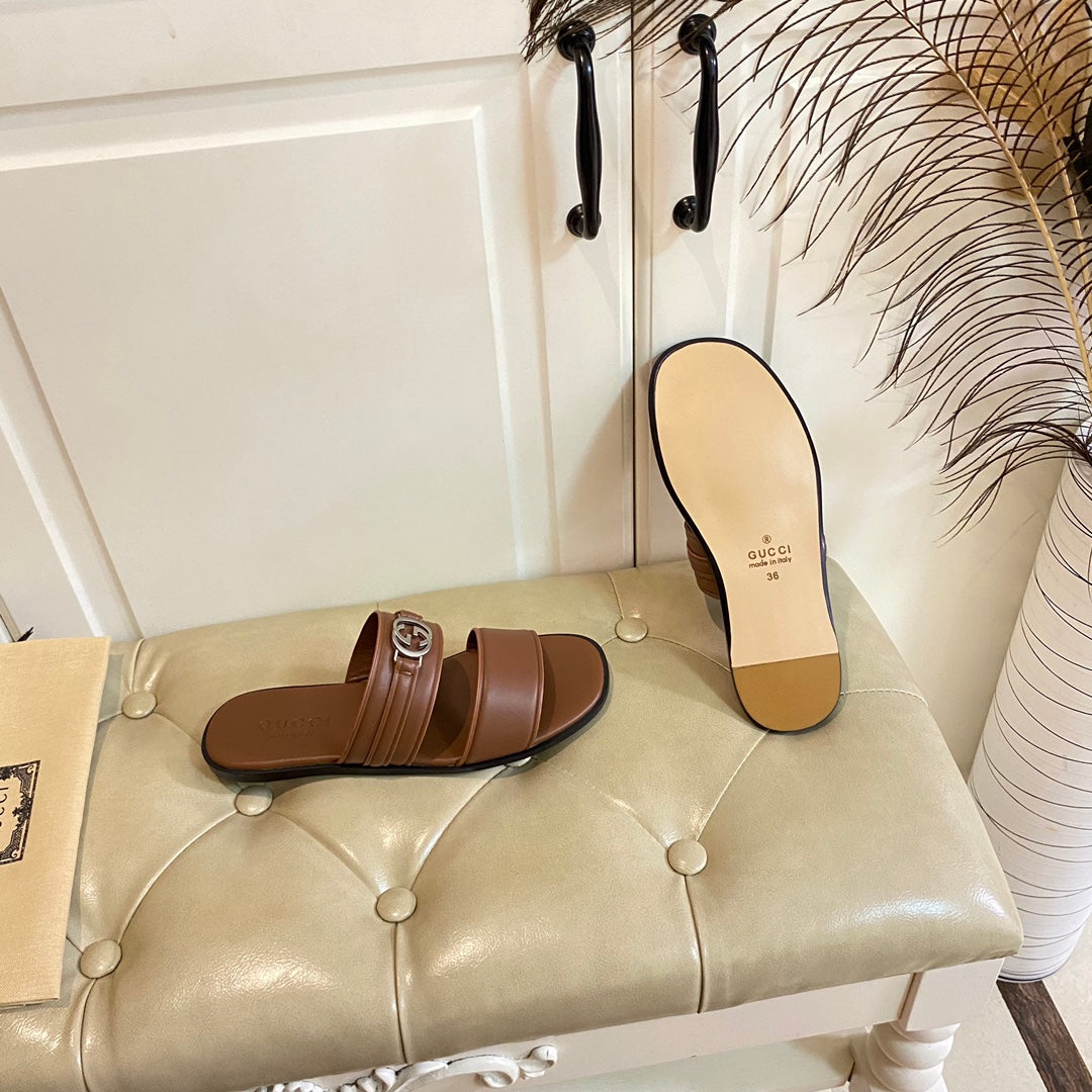 GUCCI SANDAL WITH ROUND INTERLOCKING G IN CARAMEL BROWN CALFSKIN