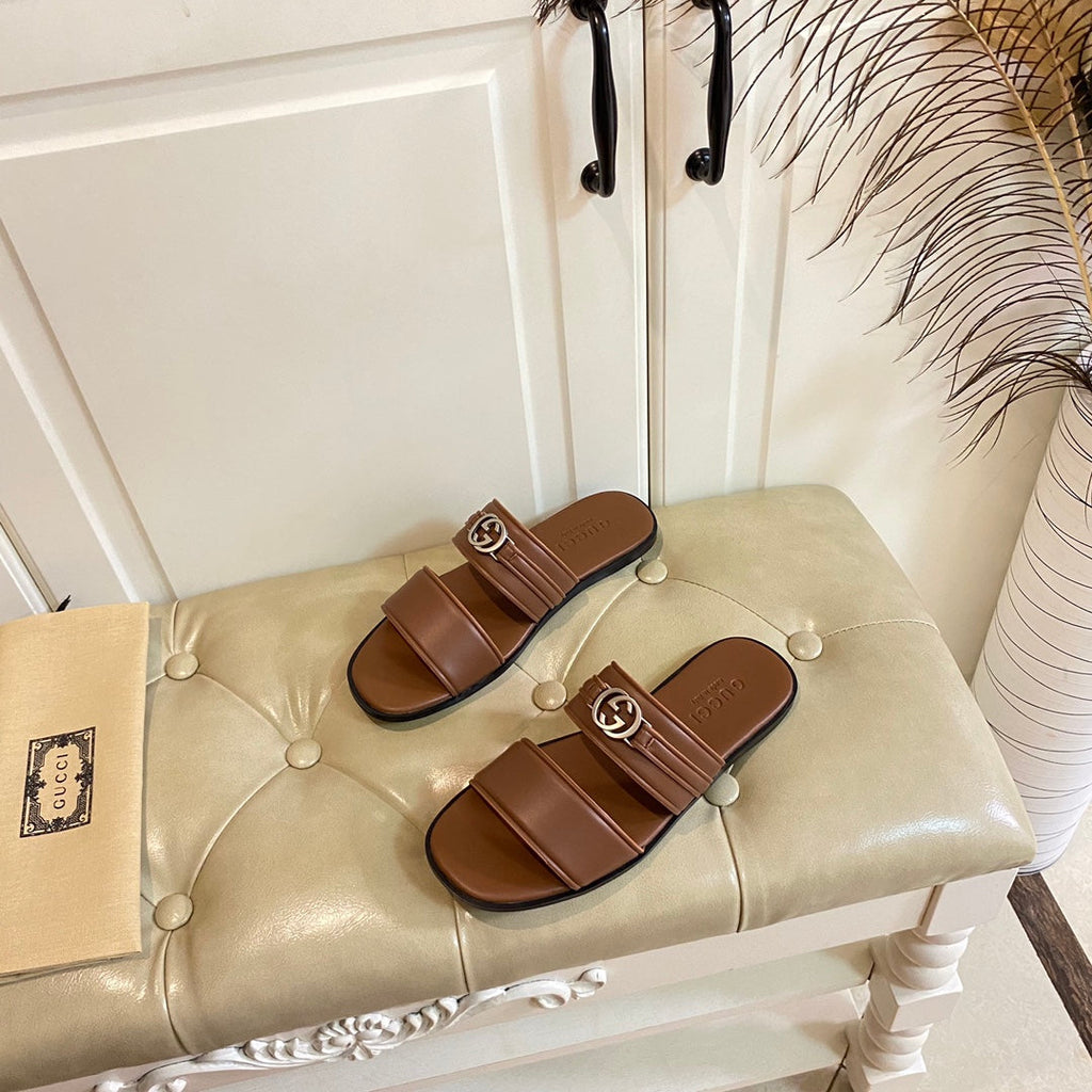 GUCCI SANDAL WITH ROUND INTERLOCKING G IN CARAMEL BROWN CALFSKIN