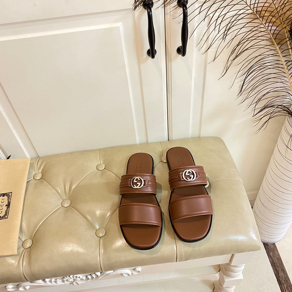 GUCCI SANDAL WITH ROUND INTERLOCKING G IN CARAMEL BROWN CALFSKIN