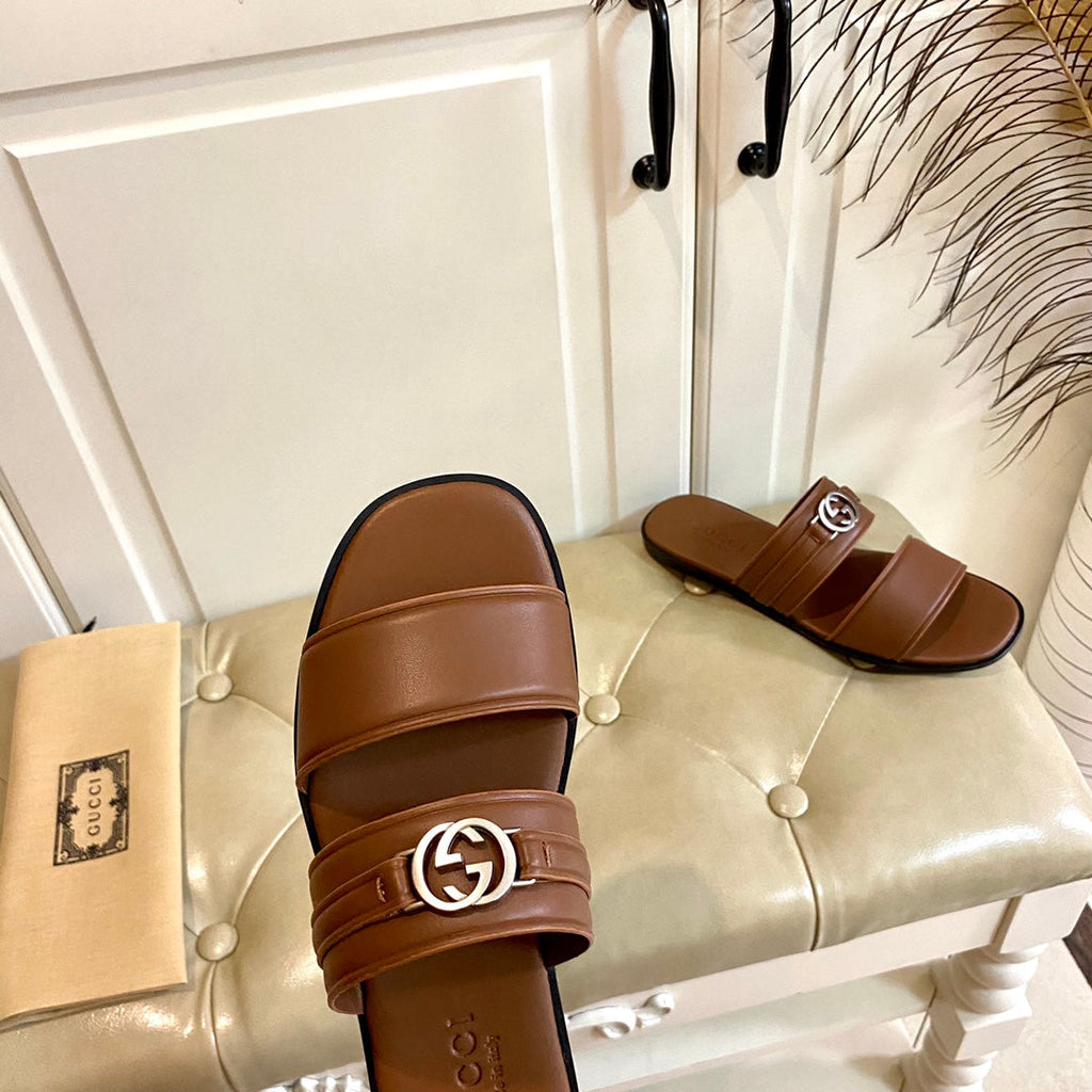 GUCCI SANDAL WITH ROUND INTERLOCKING G IN CARAMEL BROWN CALFSKIN