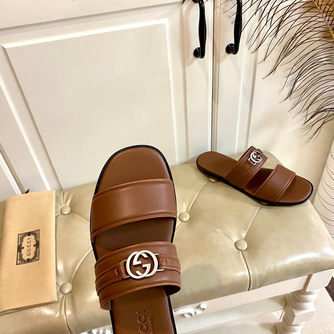 GUCCI SANDAL WITH ROUND INTERLOCKING G IN CARAMEL BROWN CALFSKIN