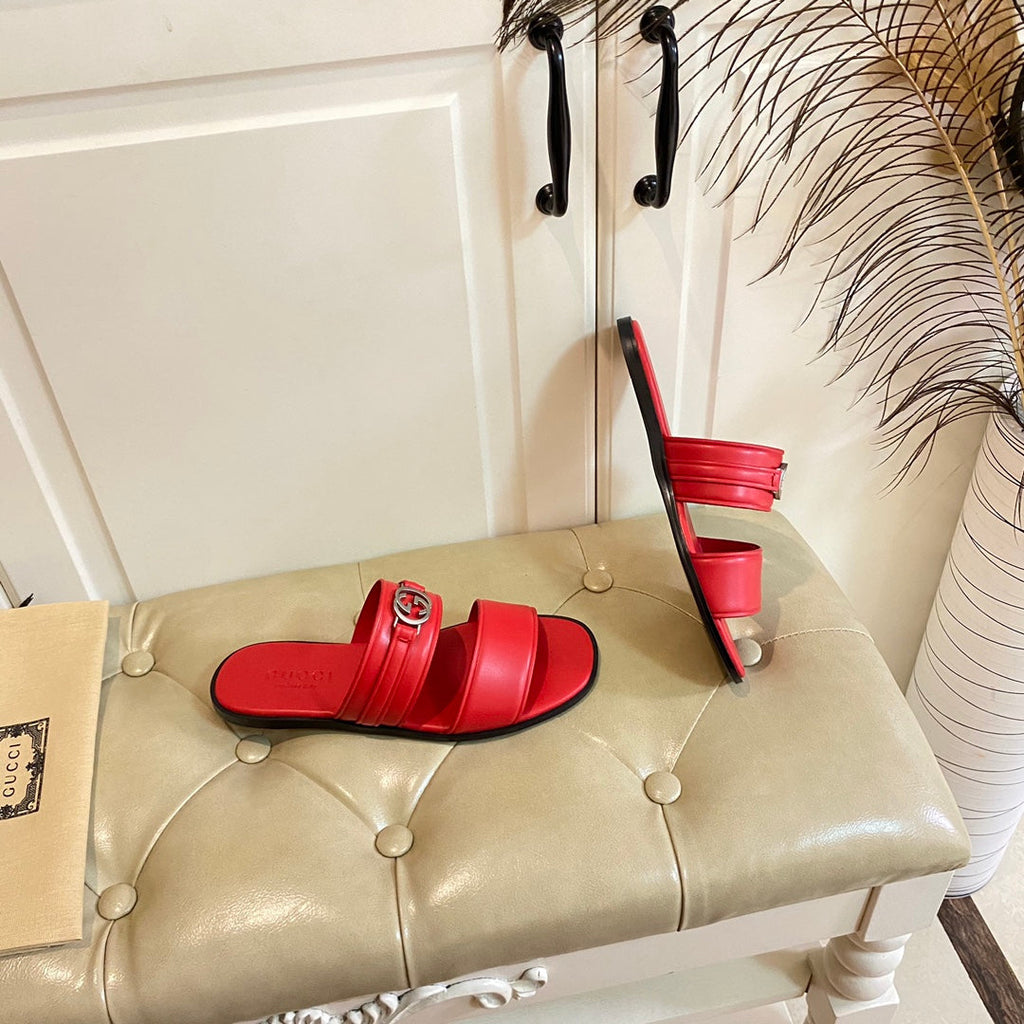 GUCCI SANDAL WITH ROUND INTERLOCKING G IN SCARLET RED CALFSKIN