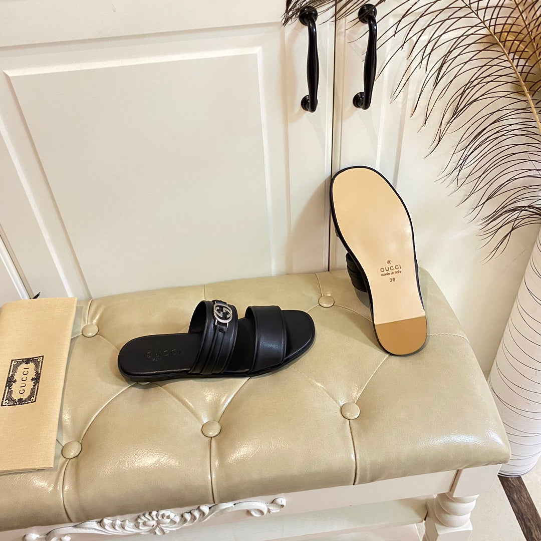 GUCCI SANDAL WITH ROUND INTERLOCKING G IN BLACK CALFSKIN