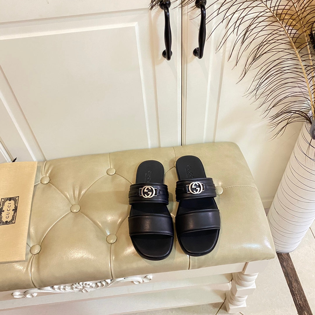 GUCCI SANDAL WITH ROUND INTERLOCKING G IN BLACK CALFSKIN