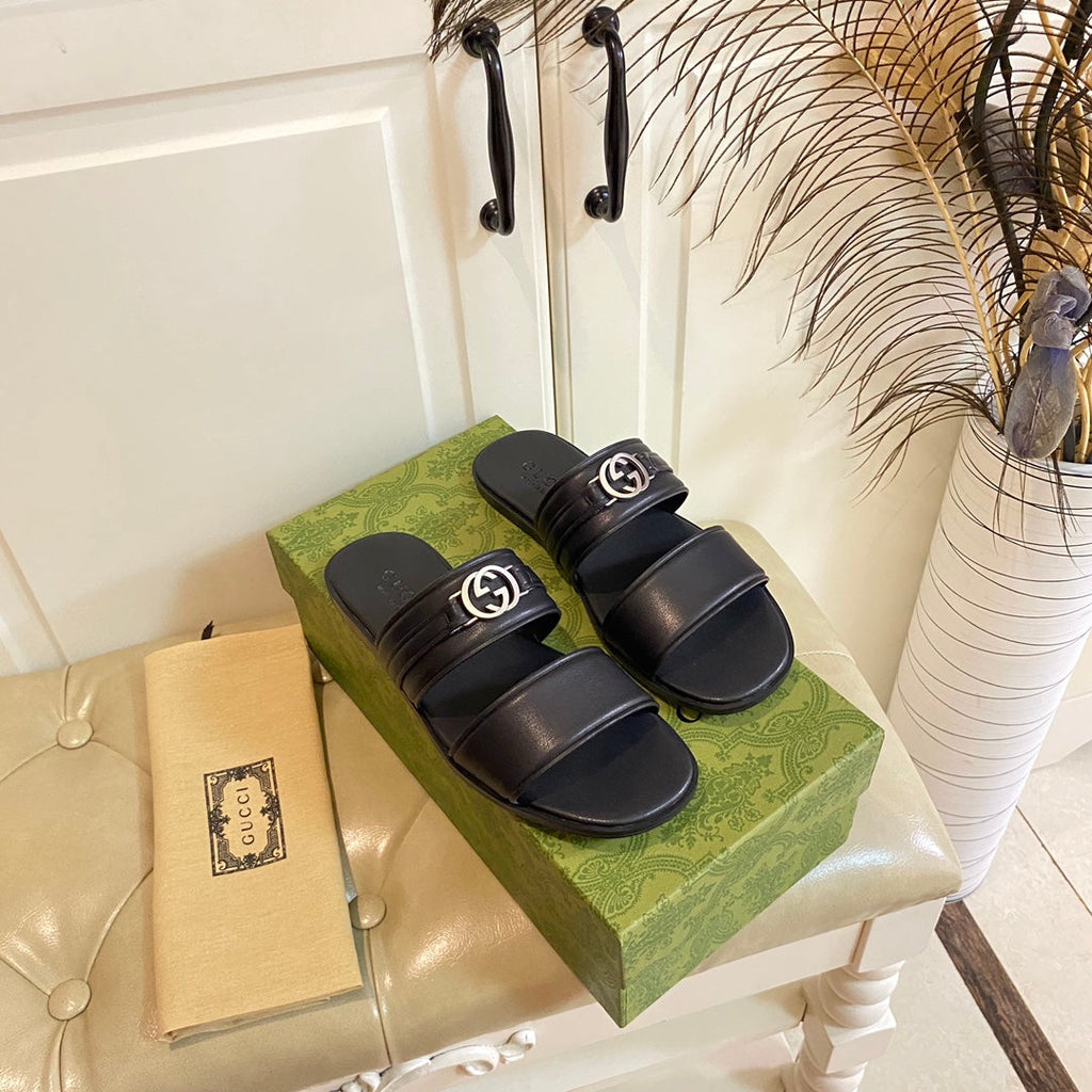 GUCCI SANDAL WITH ROUND INTERLOCKING G IN BLACK CALFSKIN