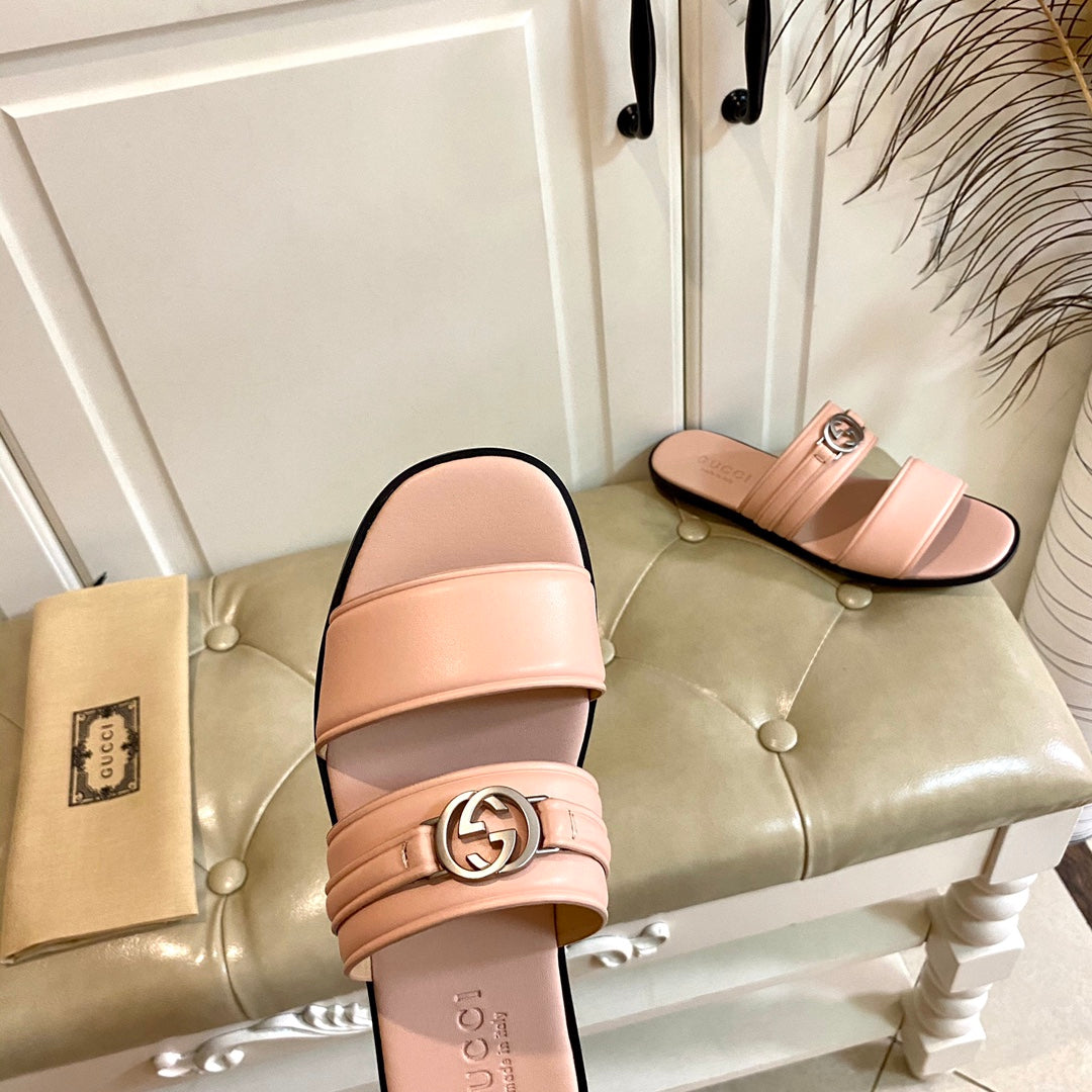 GUCCI SANDAL WITH ROUND INTERLOCKING G IN LIGHT PINK CALFSKIN
