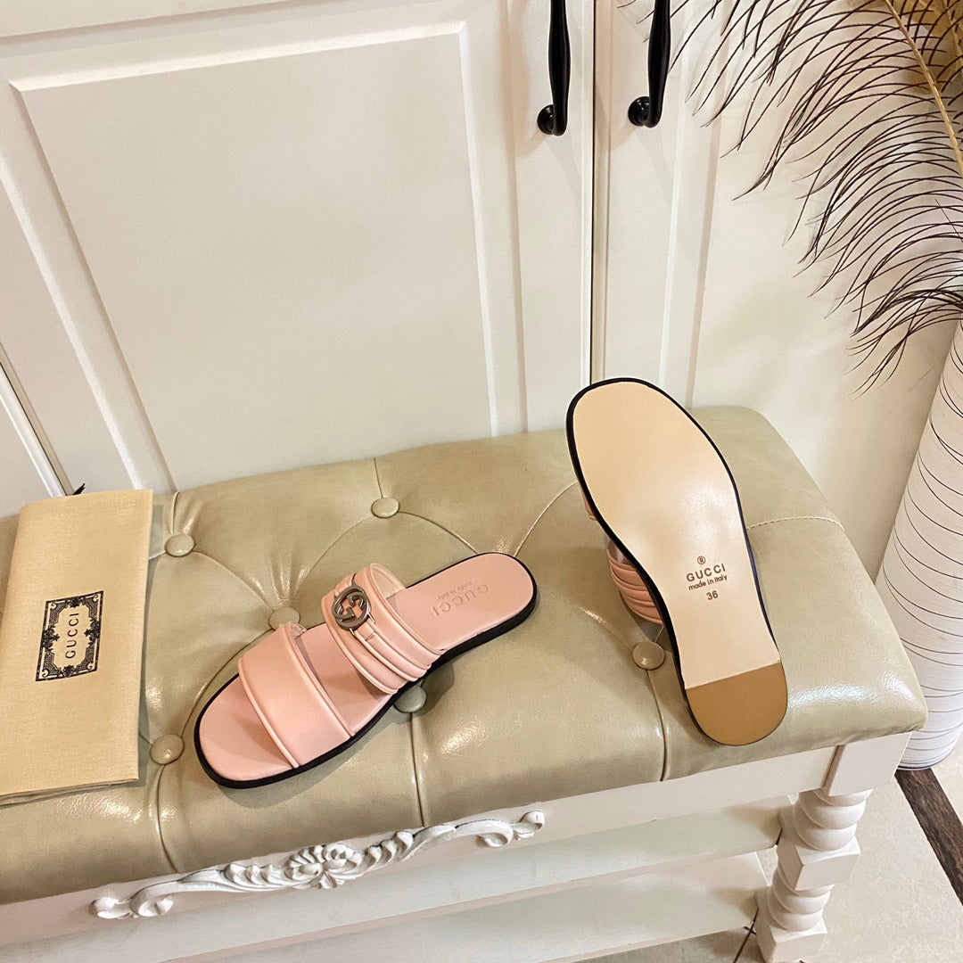 GUCCI SANDAL WITH ROUND INTERLOCKING G IN LIGHT PINK CALFSKIN